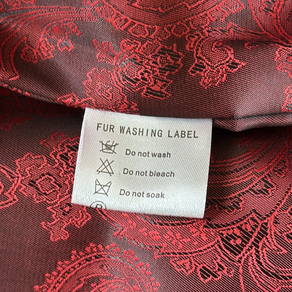 Red fur vest hook closures lined - Picture 4 of 7